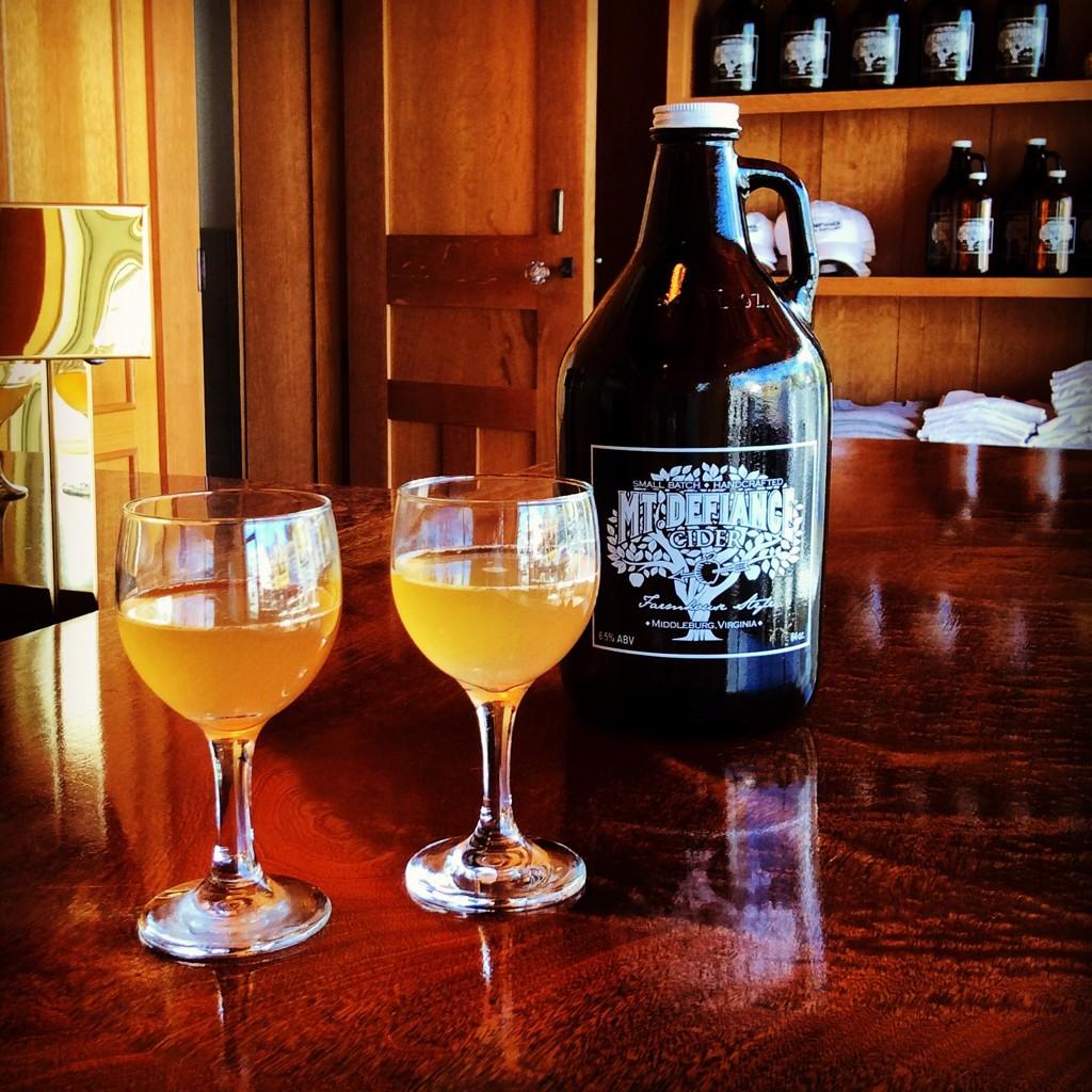 MtDefianceCider's tweet photo. Have you visited Mt. Defiance yet? We've got great hard cider...and you can sample it for free! #middleburg http://t.co/wDV8LZ3k5U