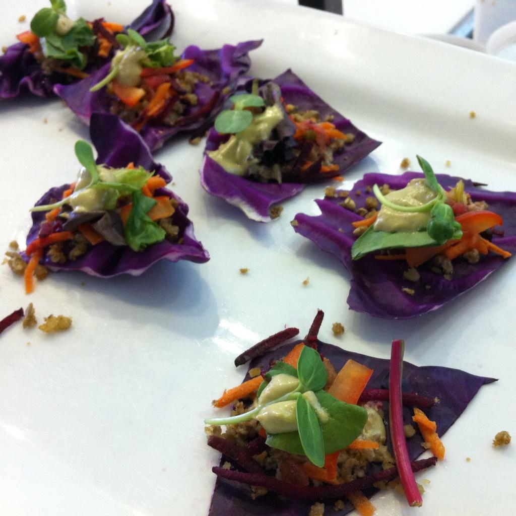 glo_chao's tweet image. Eco tacos, tumeric tonic &amp;amp; Bangkok Doc @feelgoodguru. Organic, local, healthy and super delicious! @foodiesonfoot