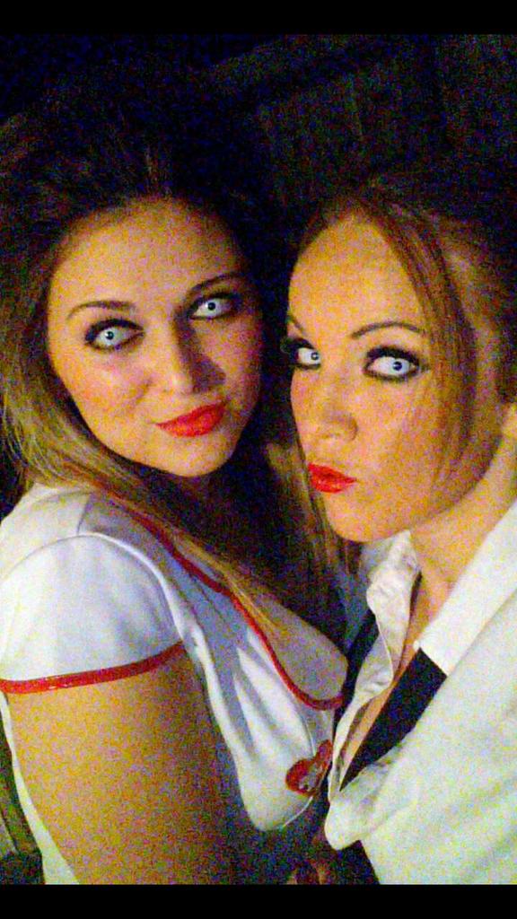 QuaLeanne's tweet photo. Cracking Halloween night out with @LauraJayneC20 http://t.co/ZGMSnNNWIj