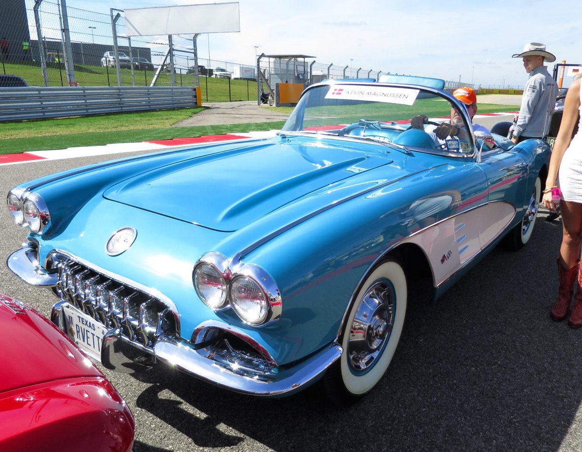 McLarenF1's tweet photo. A pair of classic American muscle cars for our boys in the drivers' parade! #USGP http://t.co/ilykp5luYE