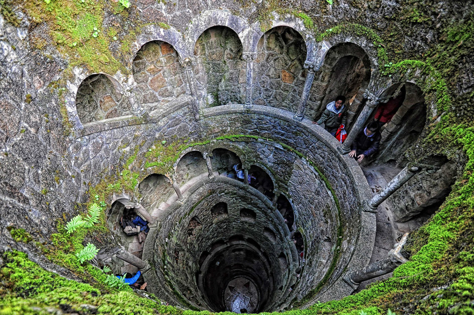 LugaresConMagia's tweet photo. Sintra es una romántica villa portuguesa situada cerca de Lisboa.Fue declarada Patrimonio de la Humanidad en 1995. http://t.co/6qgkUKvkkN