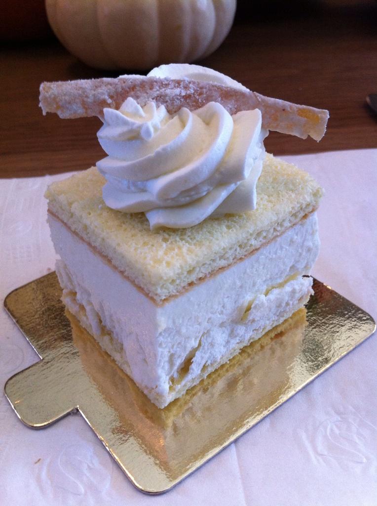 glo_chao's tweet image. Sweet treats nutella filled mini bombolone and torta paradiso @ #sudforno. Lovely! @TerroniTO @foodiesonfoot