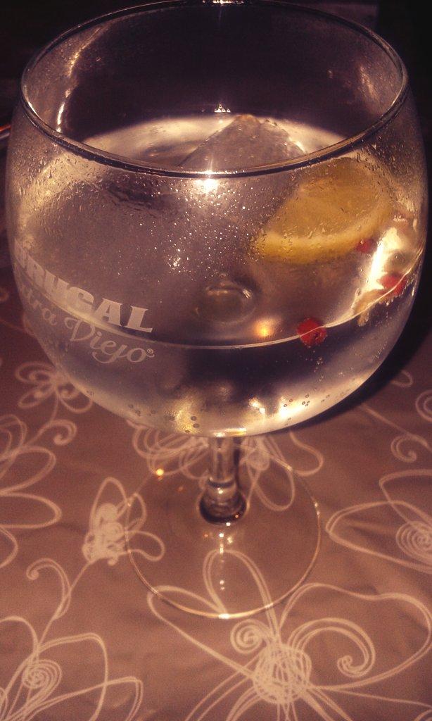 PalomitaFrances's tweet photo. Chinn chinn por más nochess así!!🍸🍸 @CarlottaPerez @machuky #albiii 💕💕 http://t.co/cyvLbFvhV7