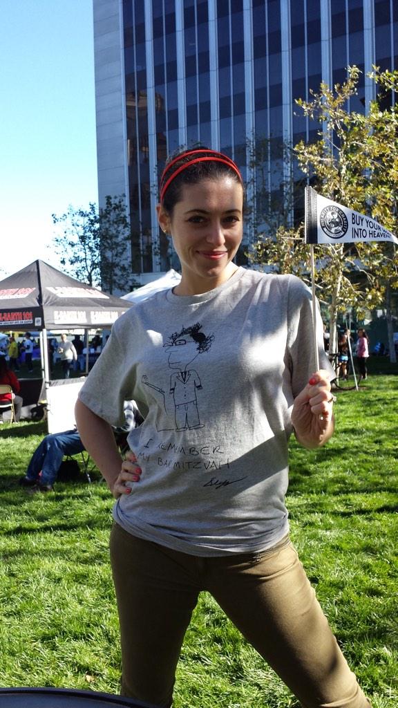IamLaurenMiller's tweet photo. I rocked my @Hilar4Charity #MemoryTee this morning! TODAY's last day to get yours & #EndAlz https://t.co/Li2X2mhvjf http://t.co/ZYREGpBmNH