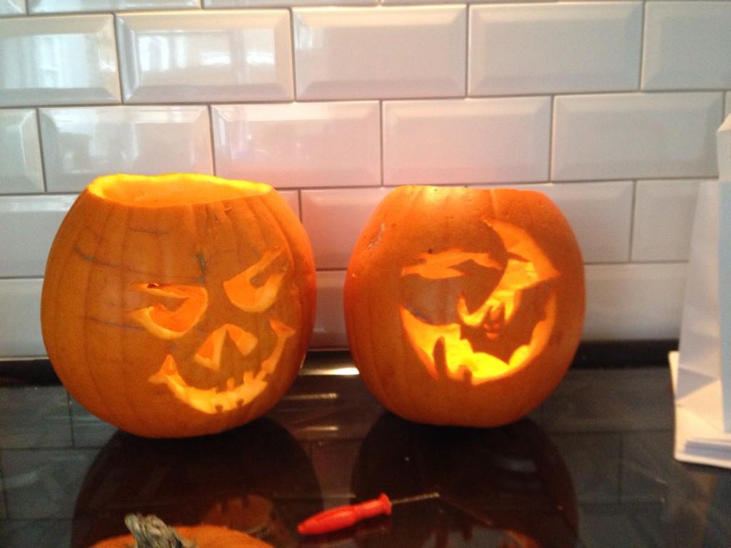 vickifols's tweet photo. From this to this #pumpkincooking http://t.co/S2rj5im7Cu