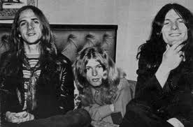 ViolentRevival's tweet photo. The world in black and white http://t.co/qVY3ibgBM5