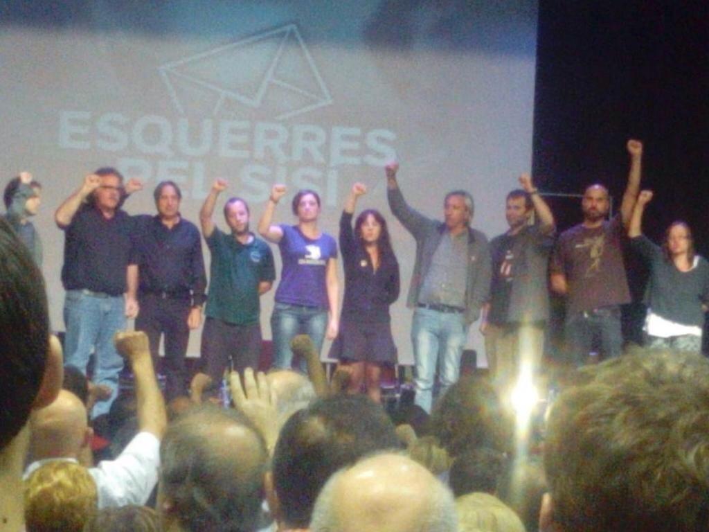 manelmarquez's tweet photo. Lleno absoluto! Ple de gom a gom l'acte les #EsquerresPelSiSi a #Barcelona #independència y justicia social #9N2014 http://t.co/UJgjR19D9h