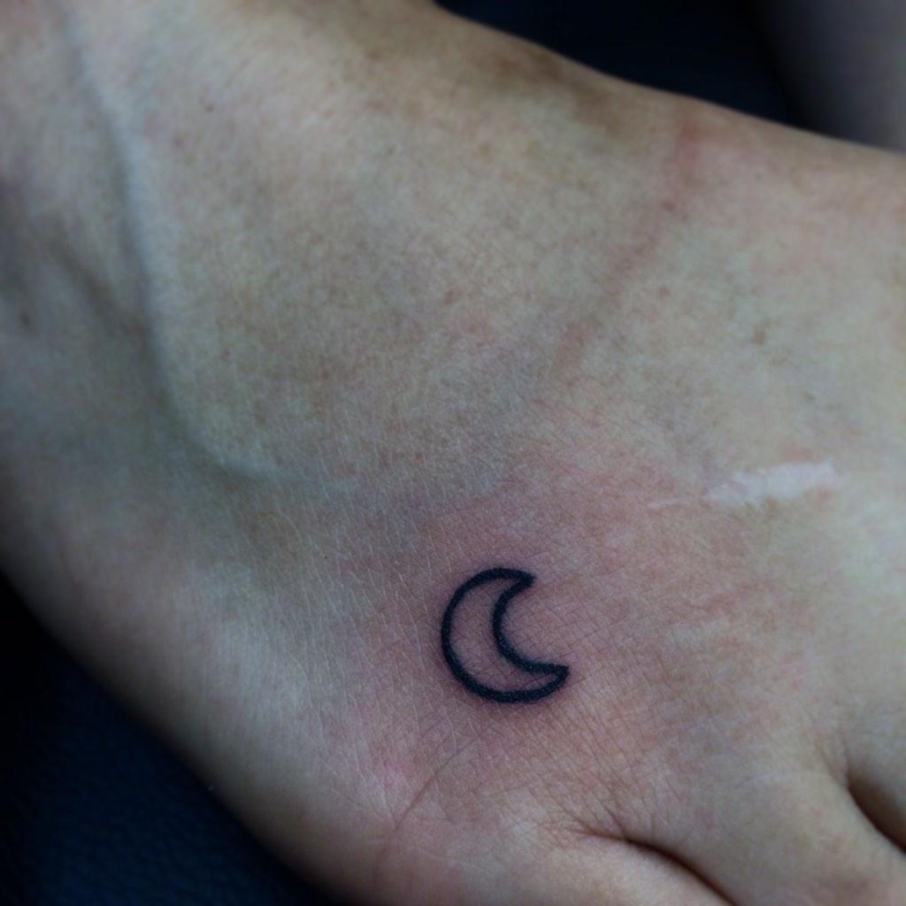 viciousm4l's tweet photo. Crescent moon small tattoos are cool too sometimes haha http://t.co/QdzQtxFNVl