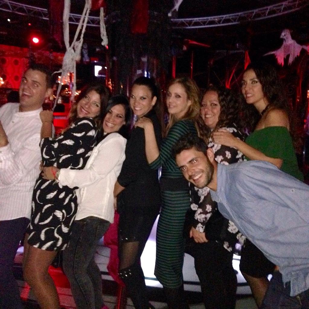 RocioDelLolico's tweet photo. Noches q se van de las manos!!  #estábamoscortaitas @Martarolopez @GCamoy @Anitabellajura @IralaAroa @TRODOLOSI http://t.co/AGJlTPOII7