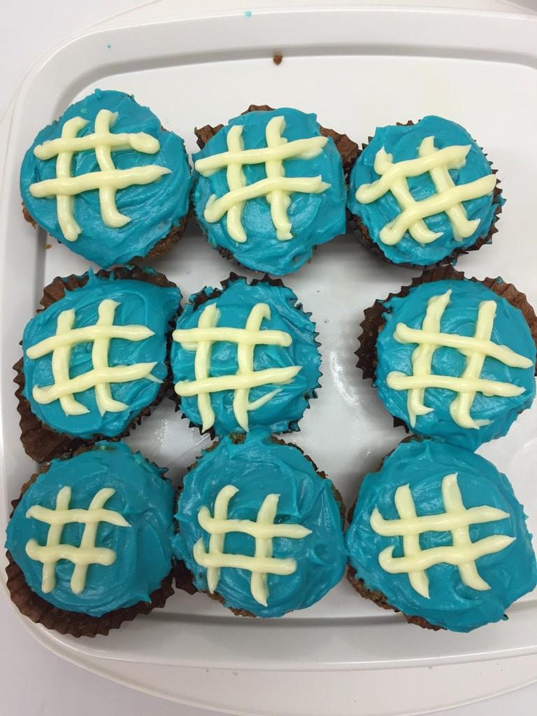 Alison53736481's tweet photo. Thanks @CamA41 for the #gigatowndunedin cupcakes you made us today http://t.co/w7oCVW66FI