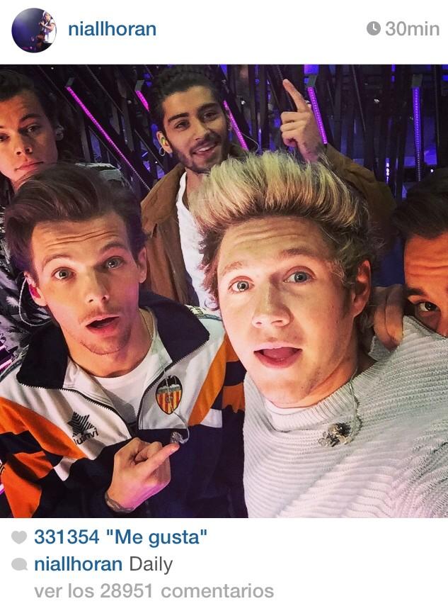 Los One Direction con la Luanvi del Valencia.