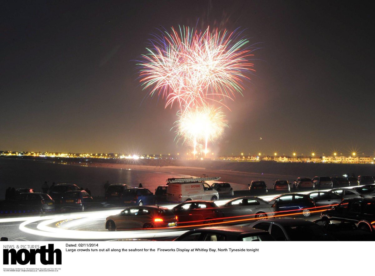 RaoulDixonNNP's tweet photo. Big Crowds turnout tonight to watch the  Firework Display on Whitley Bay seafront. #fireworks2014 http://t.co/vS4oQCy5UE