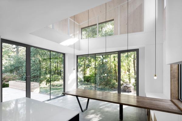 designmilk's tweet photo. A minimalist home is given a more contemporary steel addition: http://t.co/p3eFn6HAFE http://t.co/KTDHshXGYN
