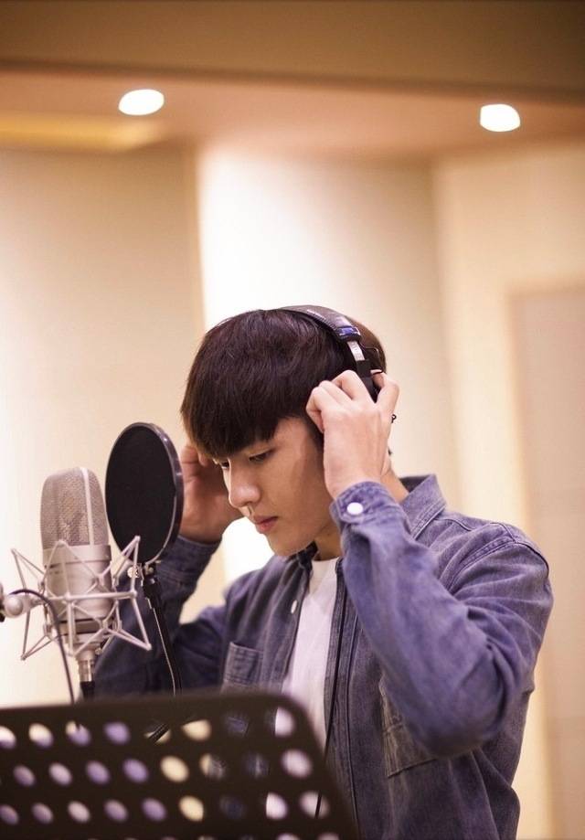 i_spearfan90's tweet photo. ผมนี่ถึงกับยิ้มไม่หุบเลยครับ #WuYiFan #HelloActorWu http://t.co/CVQhhaIP07