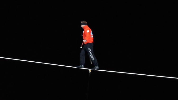 Nik Wallenda breaks two world records in Chicago tightrope walks. #skyscraperlive trib.in/10gNtwr