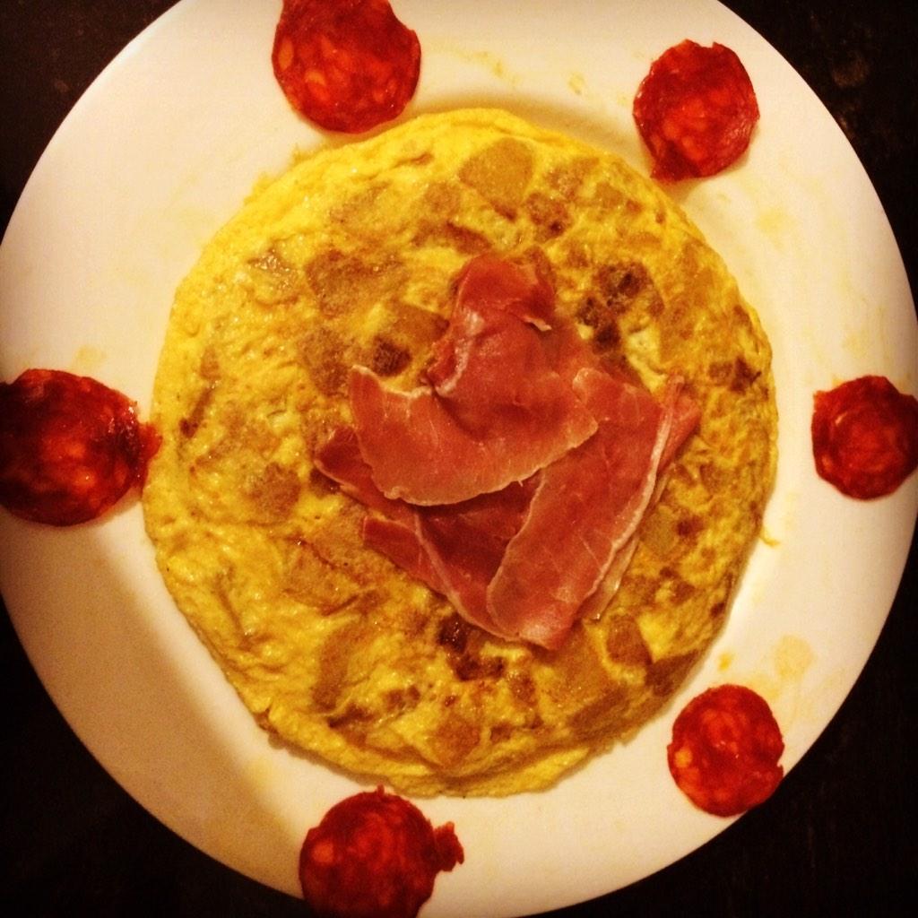 RRuymar's tweet photo. Comida tradicional. Pinchos! @LauraGaning @irantzuRoman @SantiDTS @noerevilla #DBT5GH15 http://t.co/LcyriVchVG