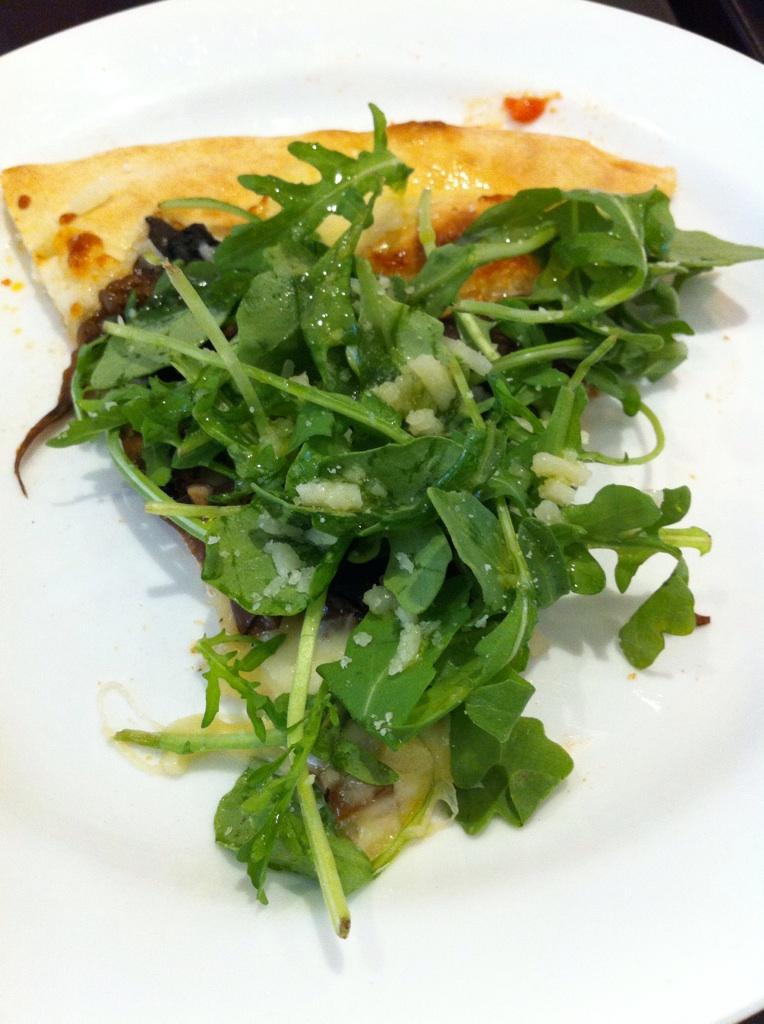 glo_chao's tweet image. Yummy thin crust pizzas &amp;amp; gelato to finish @gforgelato. Try the unique beet &amp;amp; mascarpone gelato! @foodiesonfoot