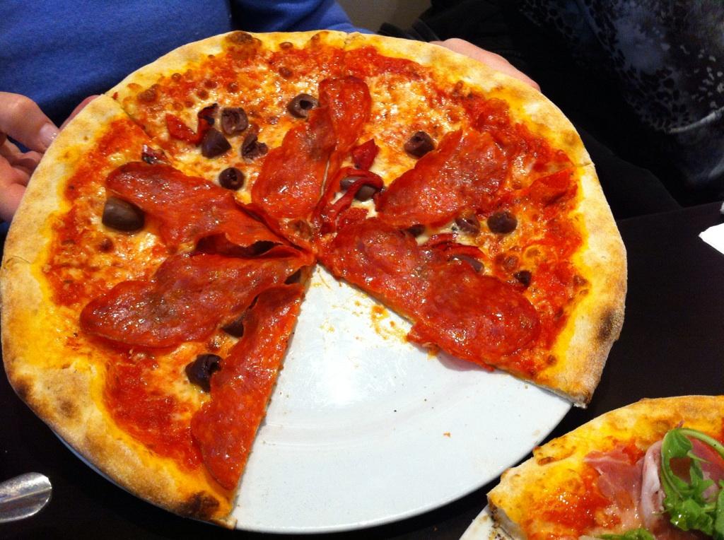 glo_chao's tweet image. Yummy thin crust pizzas &amp;amp; gelato to finish @gforgelato. Try the unique beet &amp;amp; mascarpone gelato! @foodiesonfoot