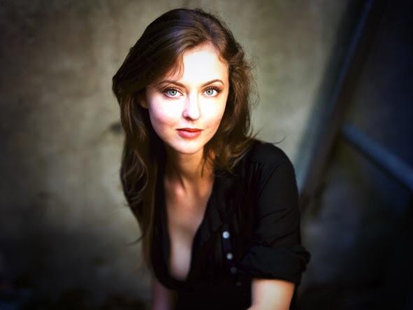    Happy birthday Katharine Isabelle! ¡Feliz cumpleaños ! 