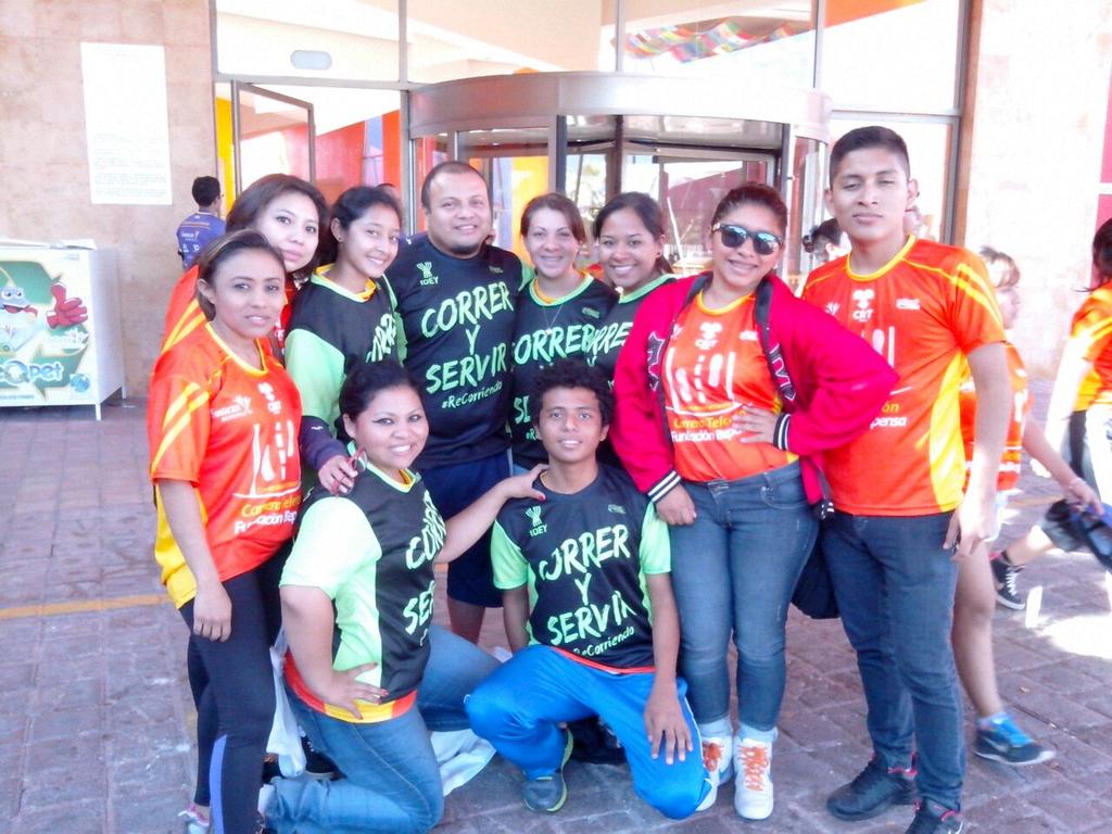 Zammy_Ramos's tweet photo. Siempre es un placer ayudar al lado de grandes #Amigos. #ReCorriendo #MueveTusValores @Mjuvenilv #CarreraTeleton http://t.co/Ia4qaH43LP