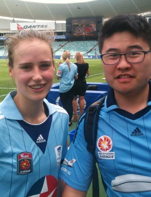 Remember I had a photo with Ellyse Perry last season? its my birthday wish to her.  Happy birthday! 