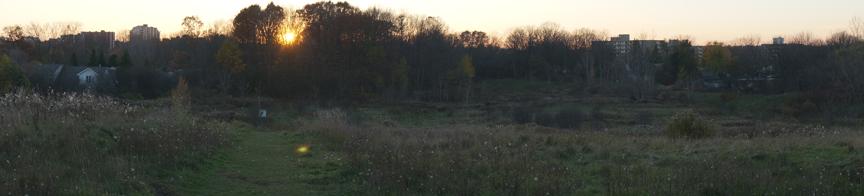 EustonPark's tweet photo. Panorama sunset from the top of the hill. #ldnont #euston http://t.co/kdZGxGN4hL