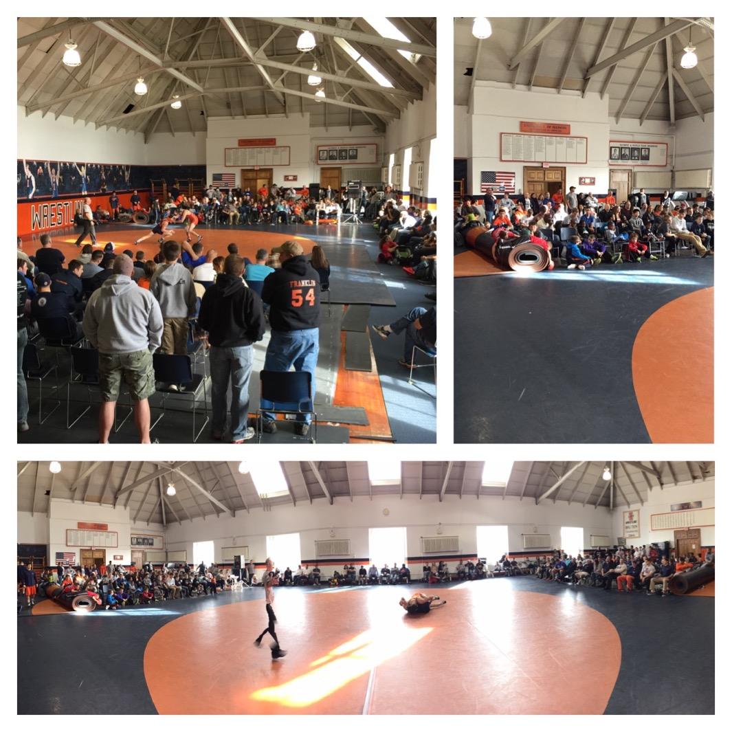 MarkPerry165's tweet photo. Thanks to @IlliniWrestling fans for coming out to support the team! #young&amp;hungry #progresseachweek http://t.co/L9QtXROLiI