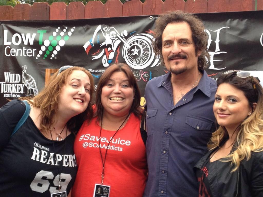 SOAAddictsIR's tweet photo. @SOAAddicts Addicts Group Hugs with @Theorossi @KimFCoates @MeghanMcDermott @BootCampaign #BootRide #AddictsInTX http://t.co/VjrOEJ6FXK