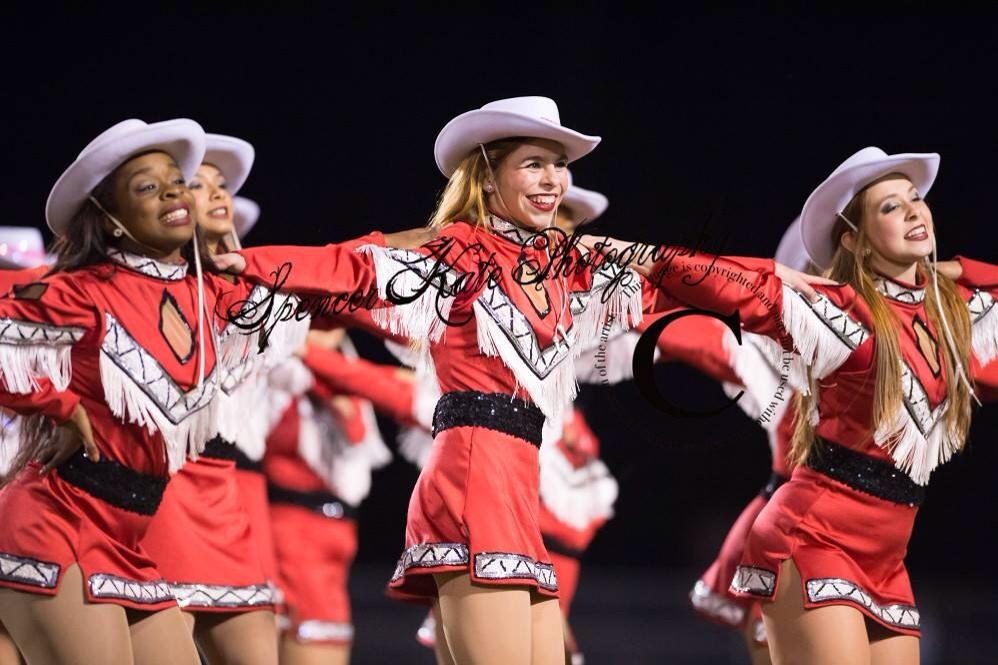 LydiaaLoveeeeee's tweet photo. @indianettes 💕🙈👯👯 #boogieshoes #lastgame #indianettes http://t.co/0c5WxTzRW8