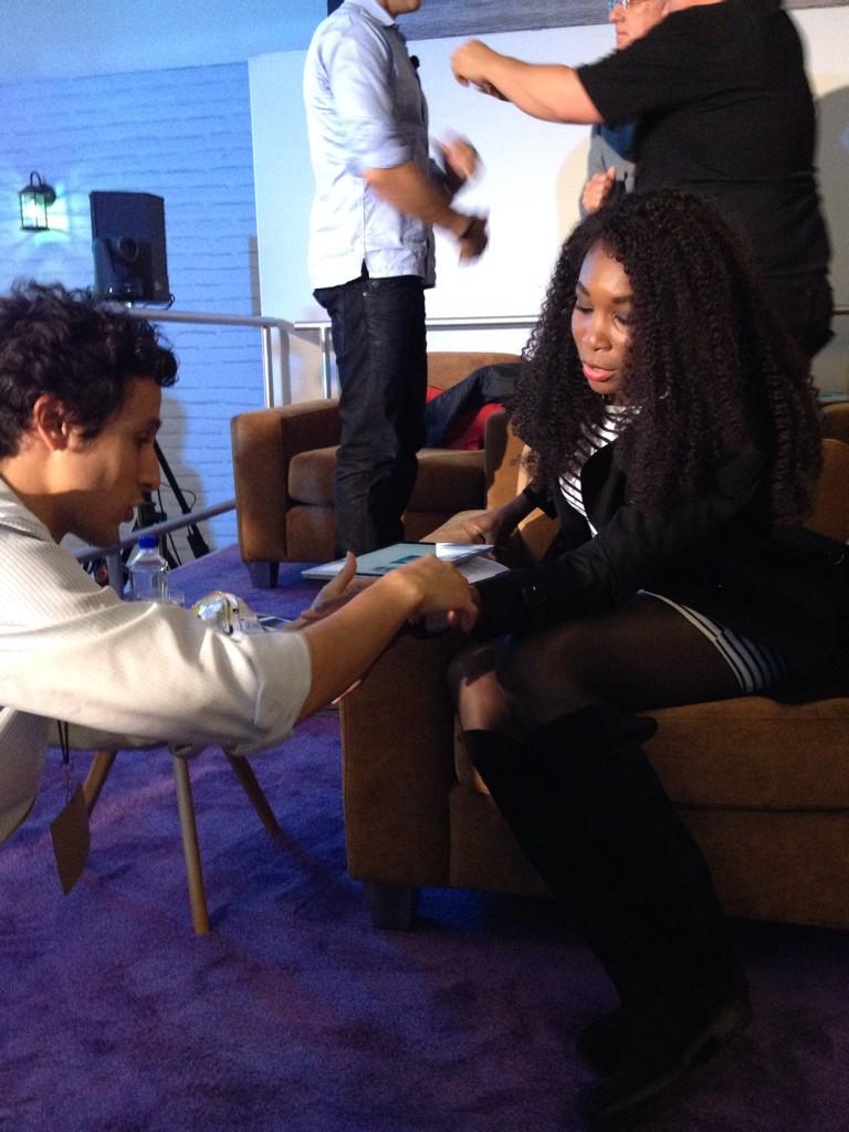 Embrlabs's tweet image. Our own @dctanugi lets @Venuseswilliams try #wristify for the @intel #MakeItWearable challenge!