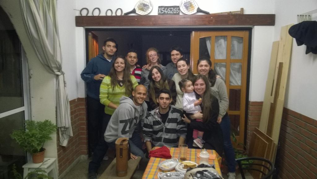 majomiguel's tweet photo. Cumple feliz! @macamacuglia @natikhairallah @leoheredia8 @Arimceballos http://t.co/5XfssFD0FH