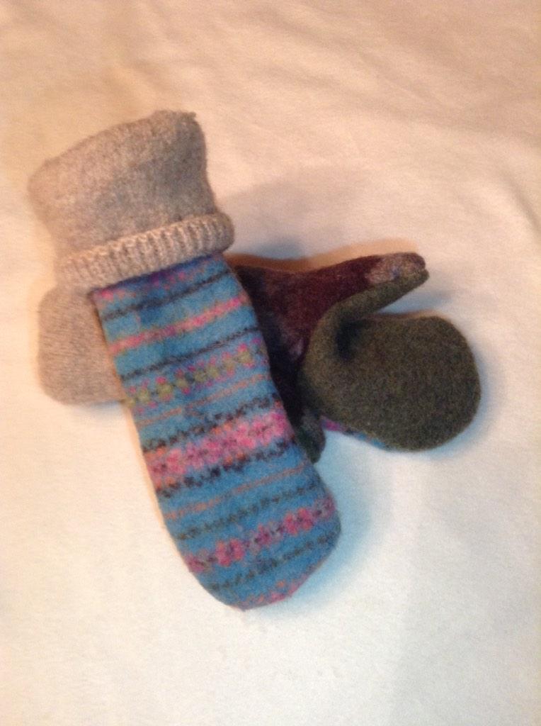 2warmmittens's tweet photo. Another pair!  I started with 6 sweaters so you may see similar colors until I get more. No two pair are the same! http://t.co/hH7OeDEmrx