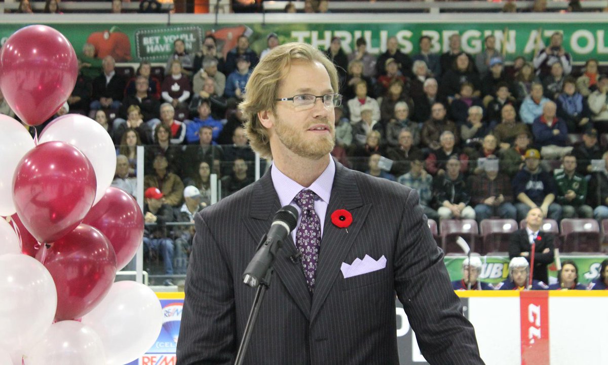 Watch #OHL and #NHL great Chris Pronger honoured today by <a href="/PetesOHLhockey/">Peterborough Petes</a> with banner raising: bit.ly/10fTaKP