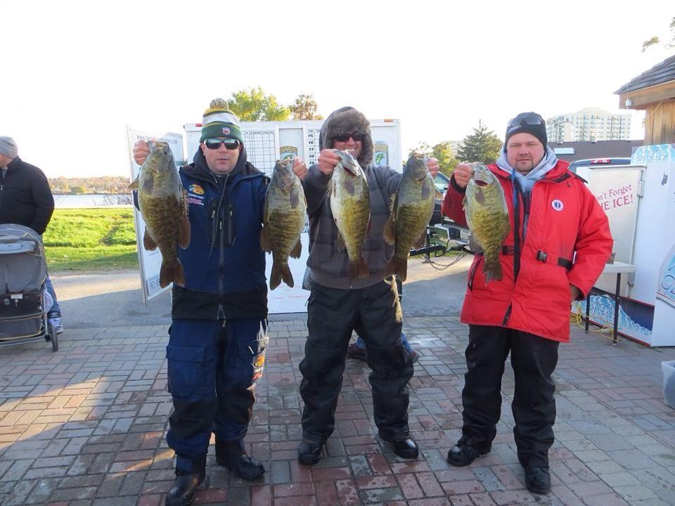 Mat_Holland's tweet photo. Not a bad way to end the 2014 #bass season 31.15lbs in the @BarrieBass #simcoe open! http://t.co/wkkAHcHct0
