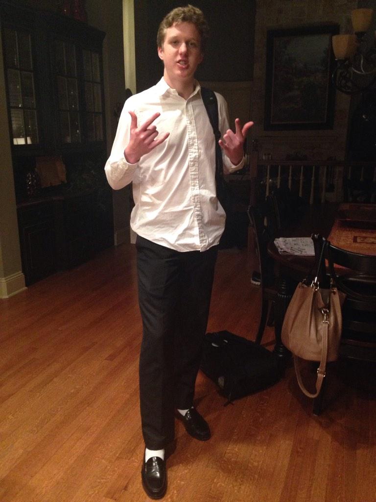 mkmarshall1's tweet photo. hb sam bam 💖💥 #floatinghands  #rockon #lobster http://t.co/34KHsgPpo2