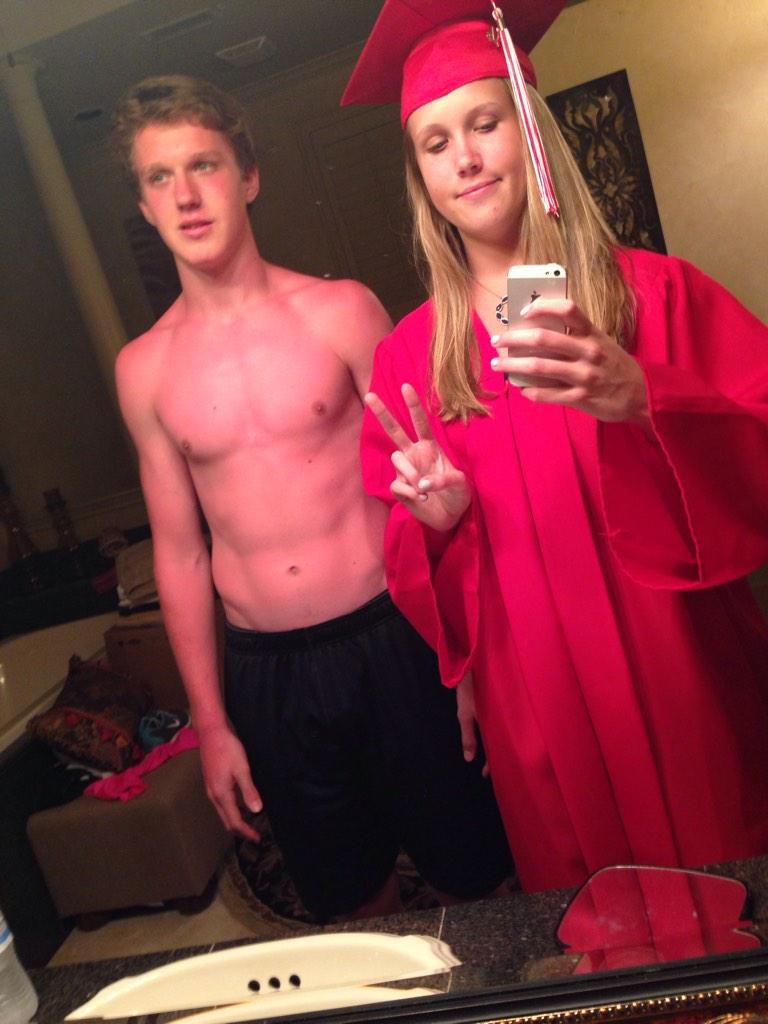 mkmarshall1's tweet photo. hb sam bam 💖💥 #floatinghands  #rockon #lobster http://t.co/34KHsgPpo2