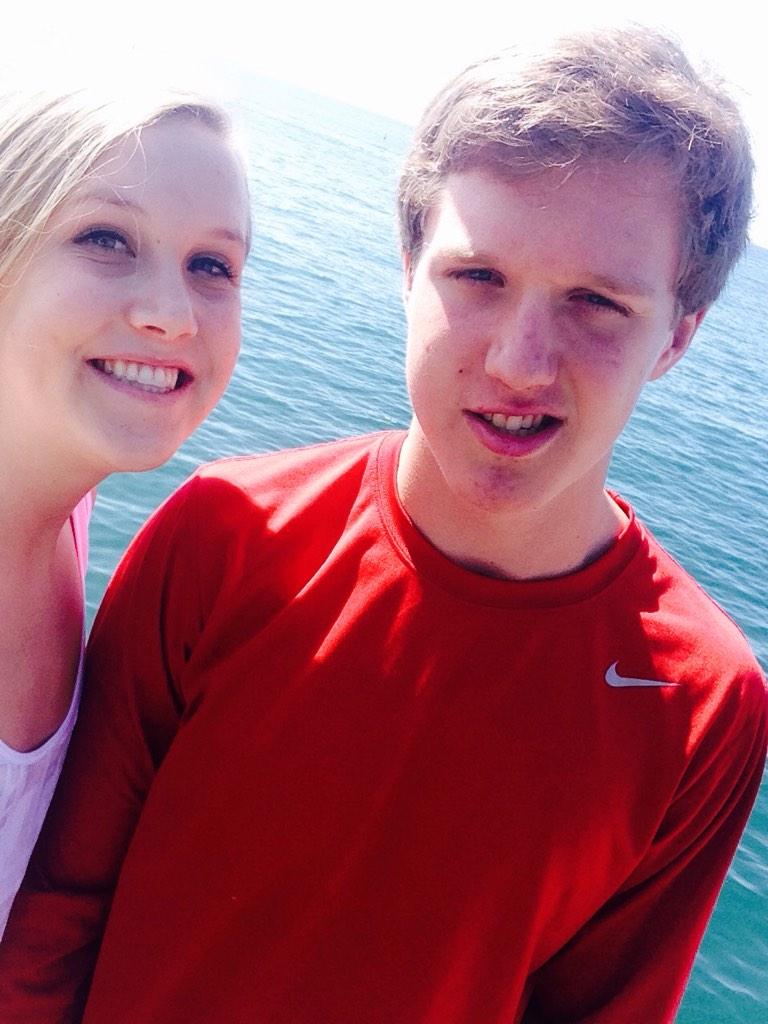 mkmarshall1's tweet photo. hb sam bam 💖💥 #floatinghands  #rockon #lobster http://t.co/34KHsgPpo2