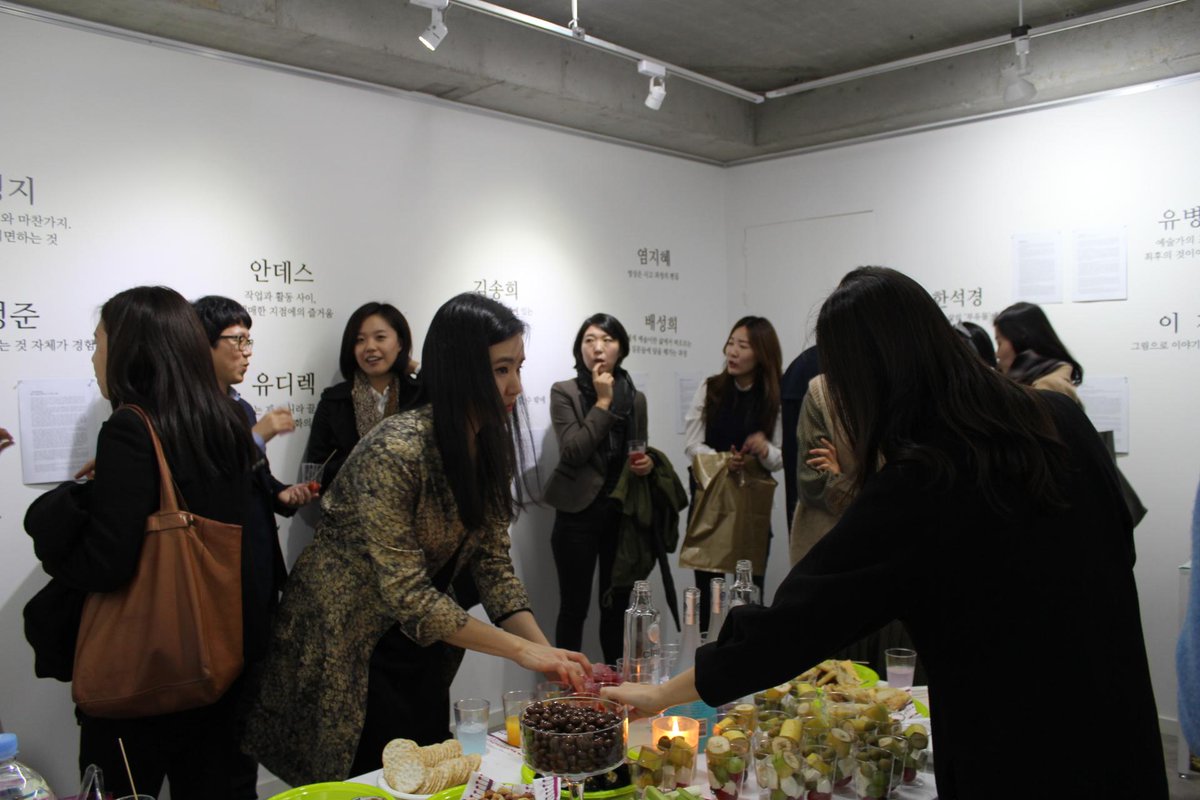 walkingmemory1's tweet image. 10월 31일 진행된 워킹메모리의 보고전 &amp;lt;산책일지&amp;gt;에 와주신 분들께 진심으로 감사드립니다. 현재 아카이브는 부분적으로 오픈했고  계속하여 수정중입니다. blog.naver.com/walkinmemory