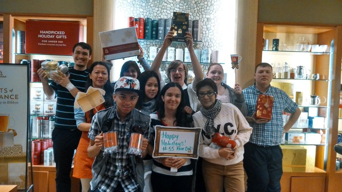 Lo_Pinay's tweet image. #Teavana Fair Oaks will win Holiday! #tobeapartner #starvana #teavanaEC @LadyGray2006 @jennaberthiaume @teavana