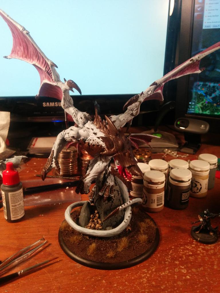 privateerpress's tweet photo. RT @NekuraIzou: Archangel ready to go go WMW. @privateerpress' best looking model. #MiniatureMonday http://t.co/DmMw2fK6aP