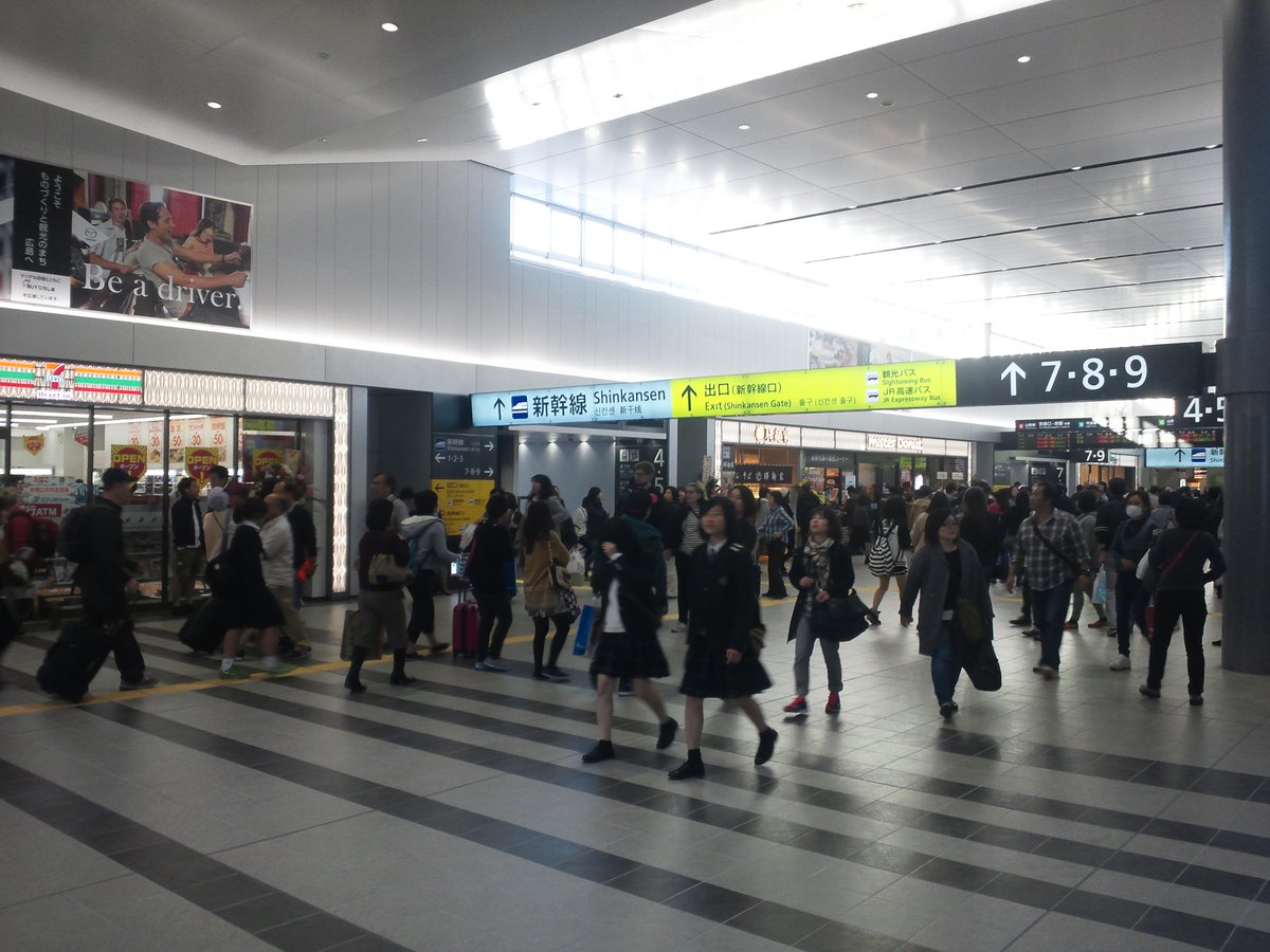 carp_NPB's tweet photo. 遅いけど
新しい広島駅が すげー

セブンやミスドとかある(ﾟﾛﾟ) http://t.co/jIzpzITrWf