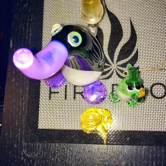 DabbinBabe's tweet image. My View🐧💛🔥 #dabsohard #girlswhodab #chakaglass @dabsohard