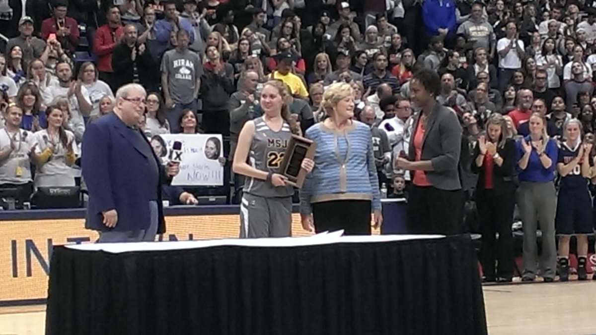 debbieantonelli's tweet photo. Inspiration award @USBWA to @1More4Lauren given by @patsummitt @Catchin24 @womhoopsguru.Coach Summitt surprise visit! http://t.co/ZVwXHJti7W