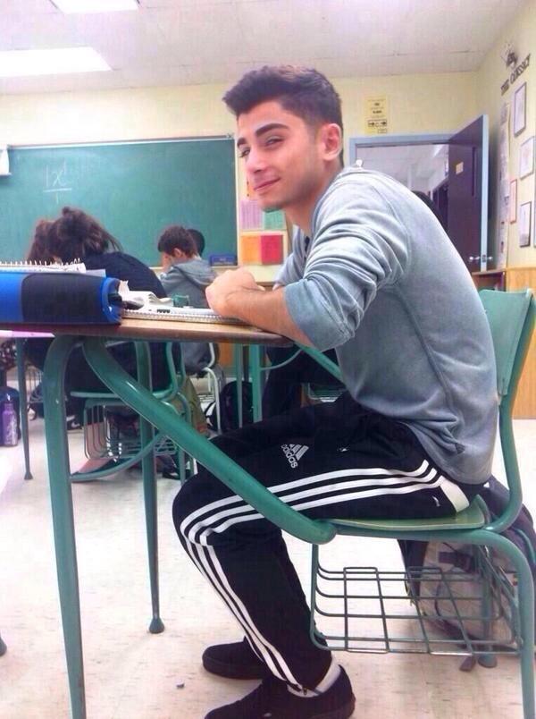 niyuhl's tweet photo. what about a zayn lookalike from math class http://t.co/ukonGpZFzr