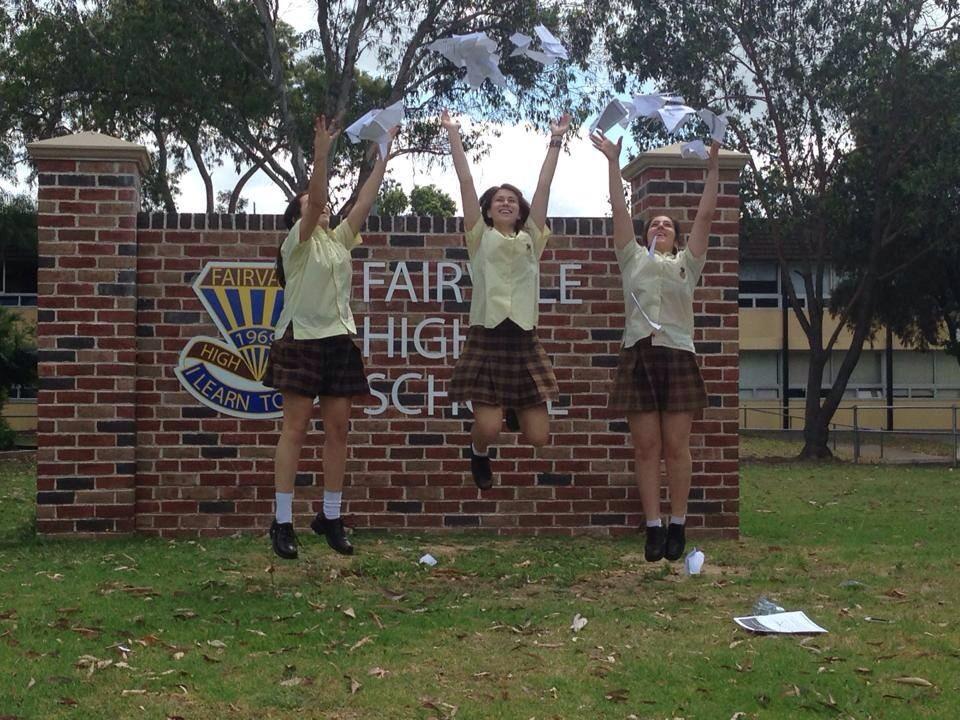 XenaaPro's tweet photo. @binishell #showseto #wecleanedupthemess #frameitinnewlingoffice #iLEARNDtolive http://t.co/hP0x8Sc9fT