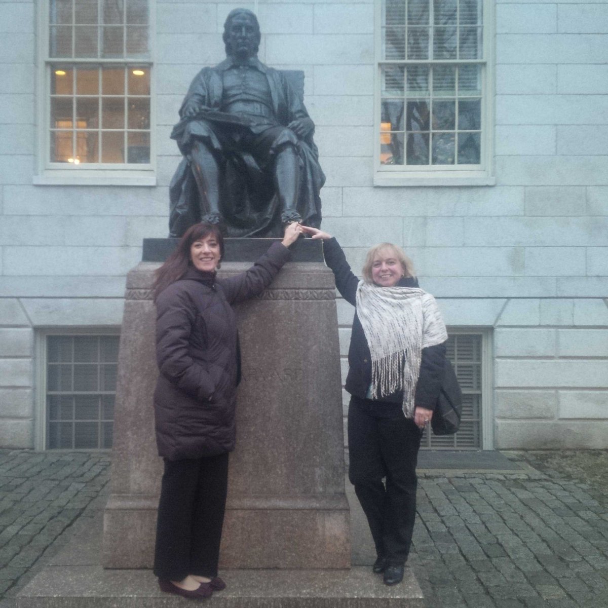 PaulaBertol's tweet photo. Con @SilvanaGiudici en Boston deseando volver! Un viaje inolvidable :) #IvanEnBoston Cc @RestoDelMundo13 http://t.co/bcnf8BeZvy