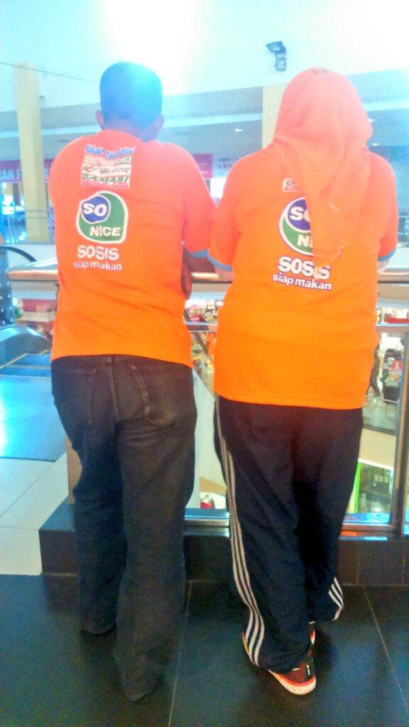 fiqraamASaputra's tweet photo. Kurang messra apa lagi baju saja sama.. Haha http://t.co/w6bjKppdT9