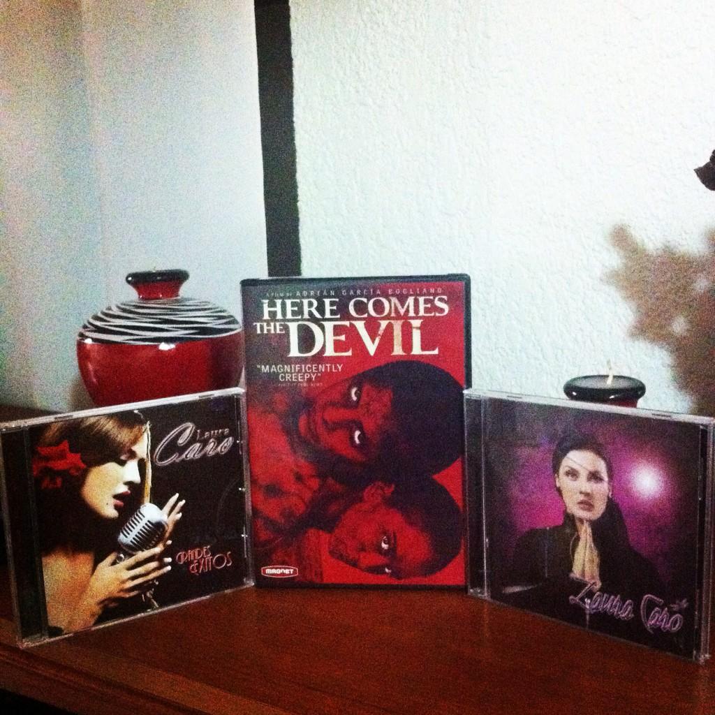 arthuromosqueda's tweet photo. @arthuromosqueda: #fandomtime #lauracaro @LauraCaroMusic #herecomesthedevil #grandesexitos #libelula http://t.co/zXGt4IS1ii