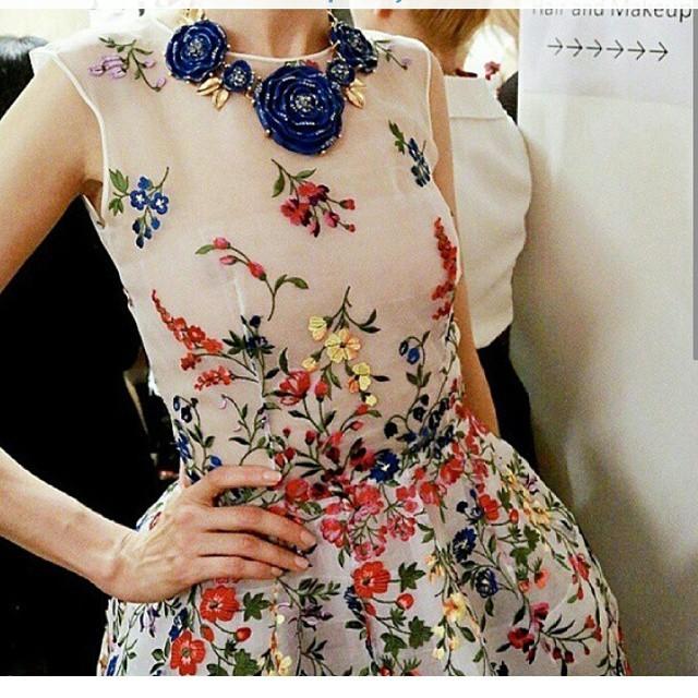 Campos_colombia's tweet image. #detals#delicado#chic#oscardelarenta#dress#glamour#sofisticado#perfect#style #looklovers