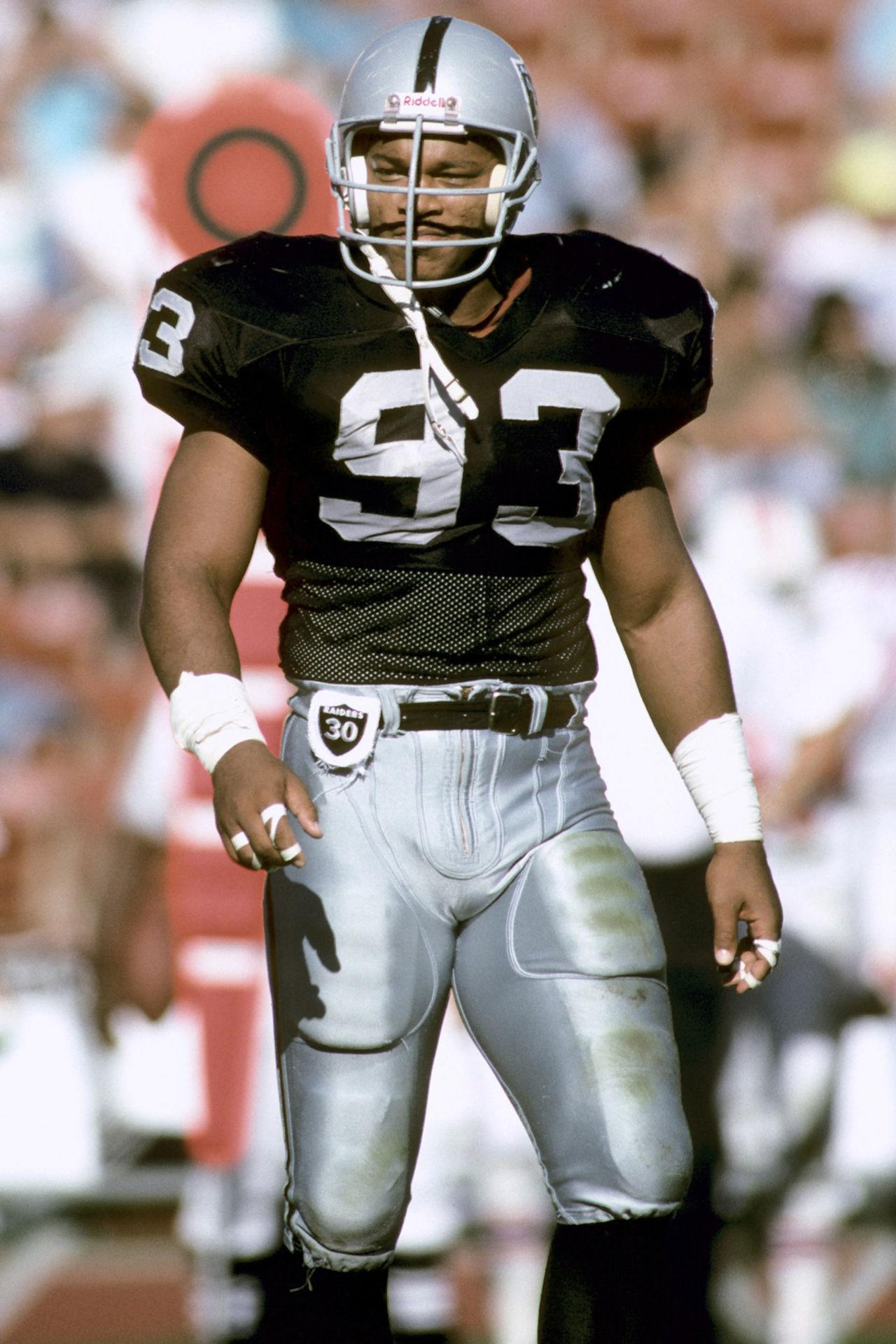 Happy birthday to DE Greg Townsend .... 11/03/61. 2x Pro Bowler, Raiders all-time sack leader  107.5 sacks. 